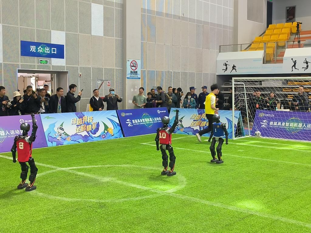 🚨 皇家马德里去年夏天曾认真考虑召回尼科·帕斯，但最终认定让其留在科莫队再锻炼一年是最佳选择。